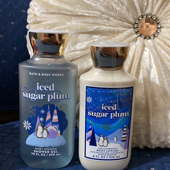 BATH & BODY WORKS SET. . . ICED SUGAR PLUM SCENT - Picture 2 of 6
